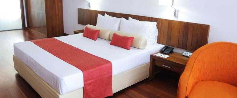 Turyaa Kalutara Hotel Buitenkant foto