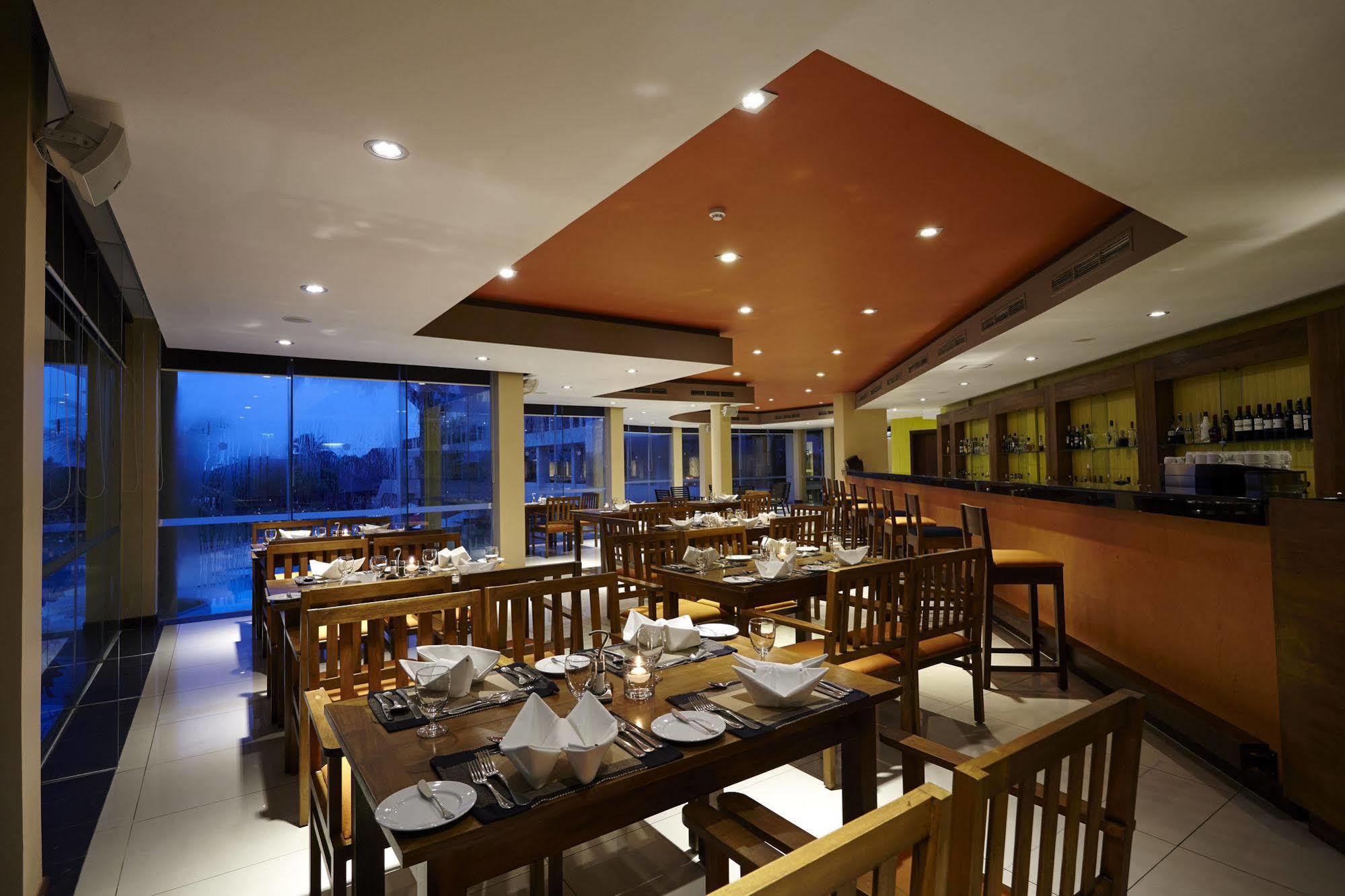 Turyaa Kalutara Hotel Buitenkant foto