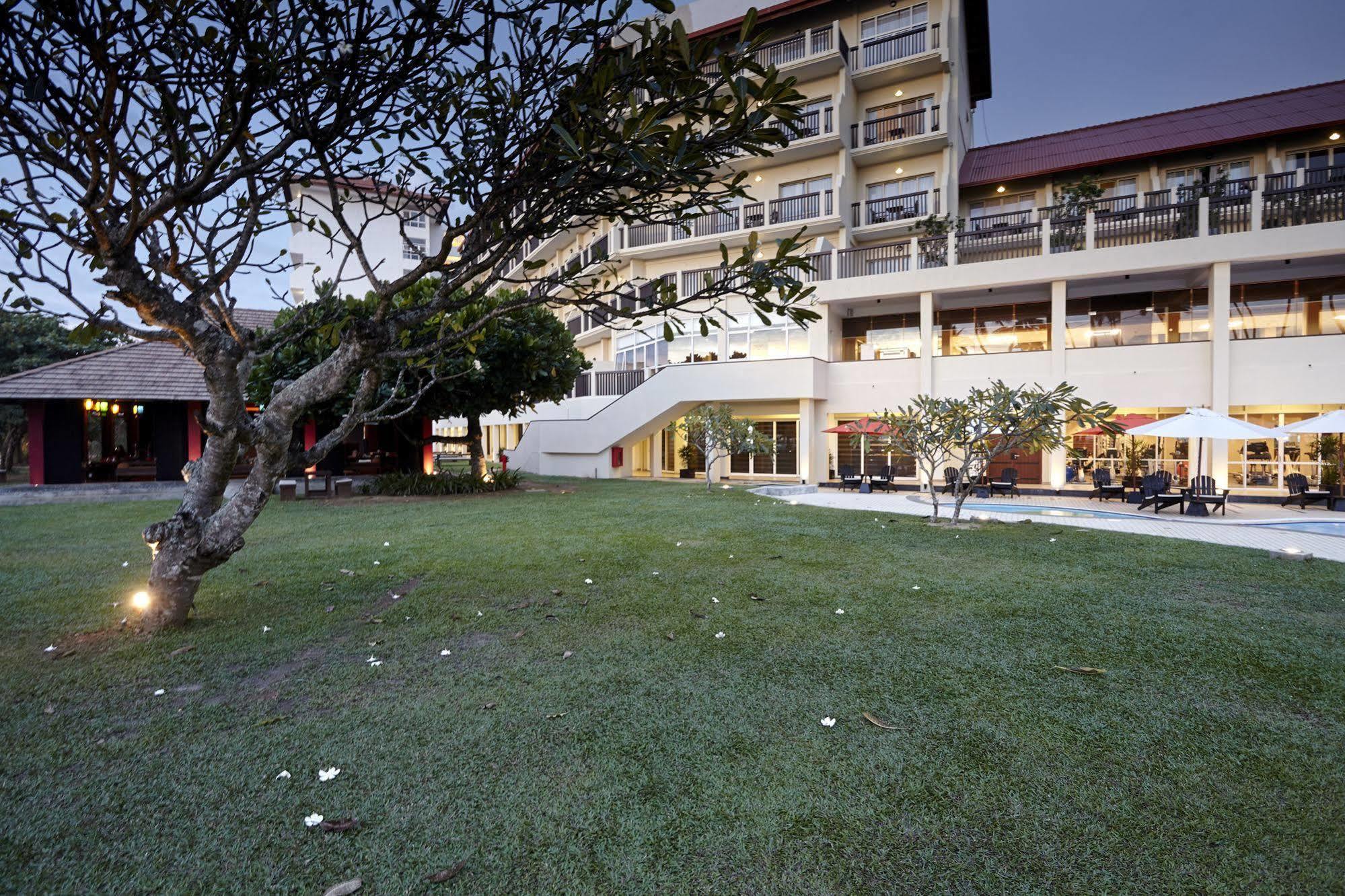 Turyaa Kalutara Hotel Buitenkant foto